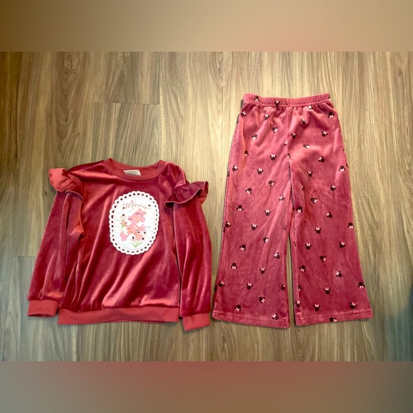 Disney Minnie Mouse Burgundy Matching ruffle sweater wideleg Set Plush Velour 5T - Picture 1 of 8